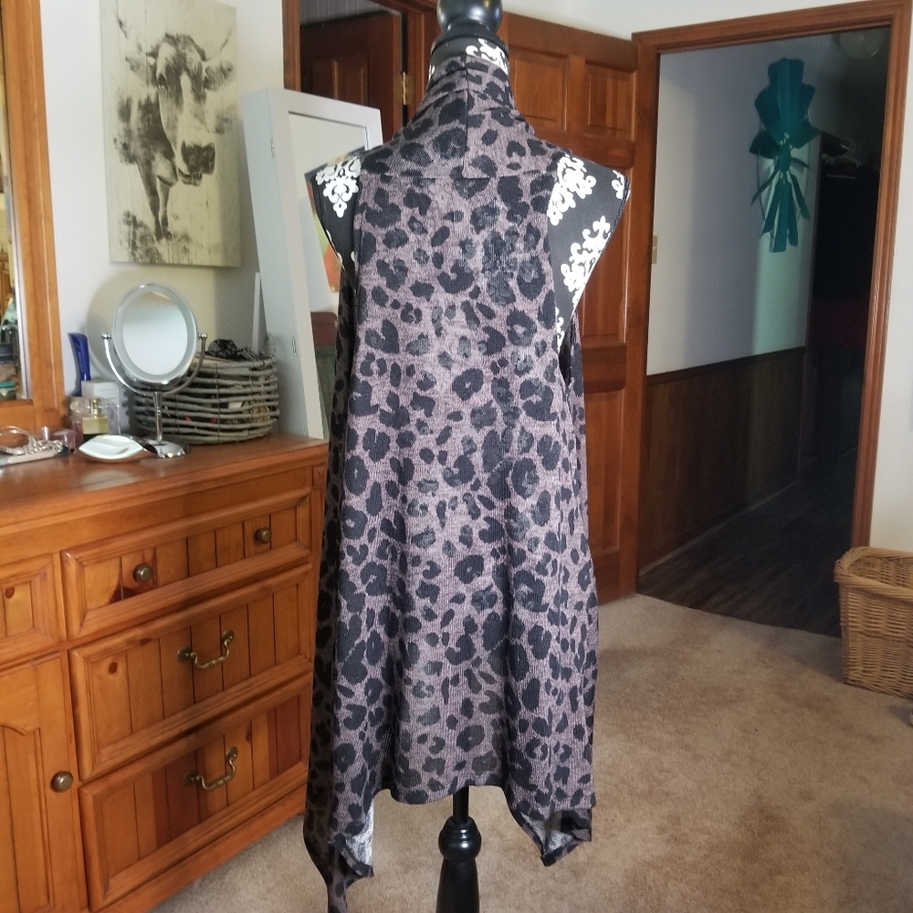 Vest - Picture 3 of 3